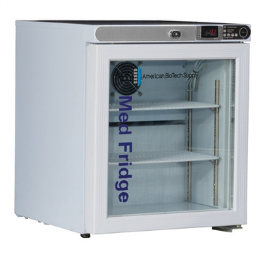 What type of temperature controller does the refrigerator use?