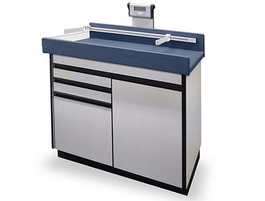 What type of scale does the exam table feature?